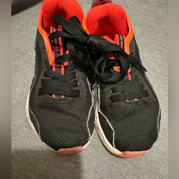 Baby girl Reebok tennis shoes sz 6 black/white speckled/ hot pink - Picture 2 of 5